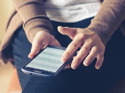 Wanita Lebih Sering Menghina Sesama Daripada Pria di Twitter