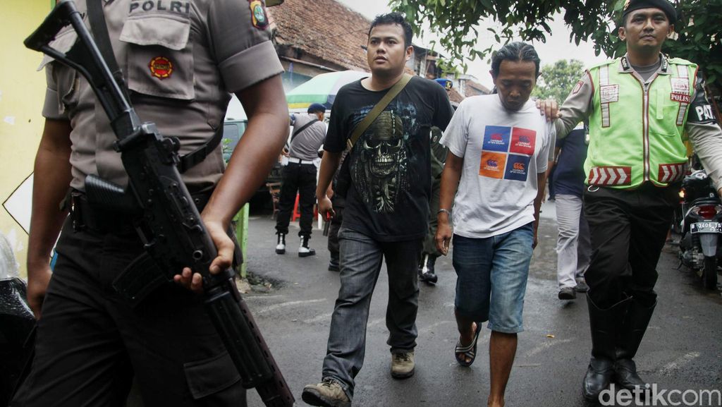 Operasi di Berlan, Polisi Tangkap Sejumlah Orang Operasi di Berlan, Polisi Tangkap Sejumlah Orang