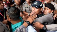 Senang dan Amarah Pendukung Sidang Pilkada