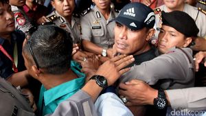 Senang dan Amarah Pendukung Sidang Pilkada