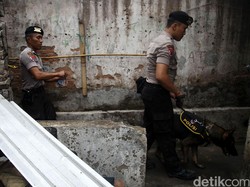 Polisi Gerebek Mess di Depok, Senpi hingga 20 Paket Sabu Disita