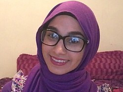 Tutorial Hijab Simpel untuk Si Wajah Bulat dan Berkacamata