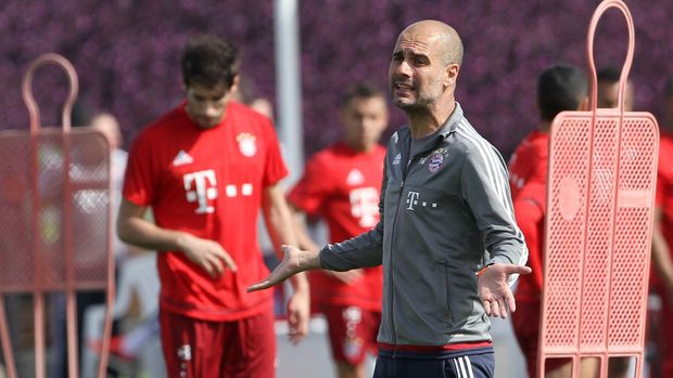 Bayern Munich's coach Pep Guardiola gestures during a training session at his team winter training camp in Doha, Qatar January 7, 2016. REUTERS/Naseem Zeitoon
