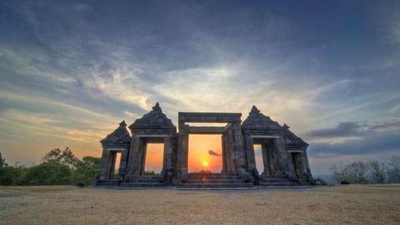 Sunset di Candi Ratu Boko (Galuh Indah/dTraveler) Sunset di Candi Ratu Boko (Galuh Indah/dTraveler)