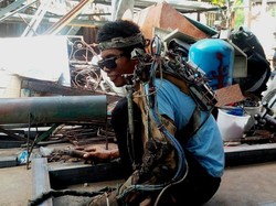 Tangan Kiri Bermasalah, Tawan Buat Lengan Robot dan Jadi Iron Man
