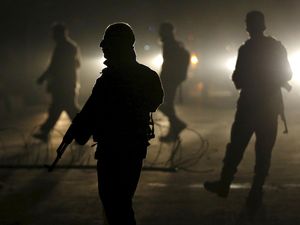 Bom Bunuh Diri Tewaskan 11 Tentara di Pakistan Bom Bunuh Diri Tewaskan 11 Tentara di Pakistan