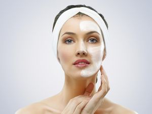 Cerita Horor dari Wanita yang Pakai Krim Pemutih Wajah Abal-abal Cerita Horor dari Wanita yang Pakai Krim Pemutih Wajah Abal-abal