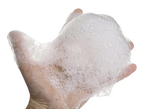 Studi: Douching Bisa Tingkatkan Risiko Kanker Ovarium Dua Kali Lipat