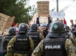 Macedonia Tutup Jalan Masuk Pengungsi dari Yunani