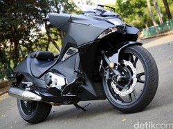 Sayonara! Motor Batman, Honda NM4 Disuntik Mati