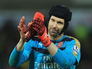 Petr Cech dan Gareth Barry Masuk Buku Rekor Dunia