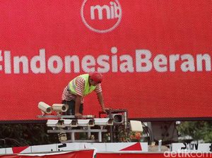 Spanduk Indonesia Berani Hiasi Pospol Thamrin