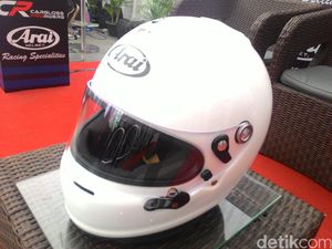 Helm Arai Rusak, Servis di Sini