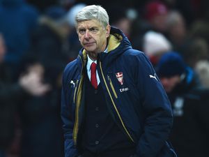 Wenger Redam Rumor Mahrez, Yakin Oezil dan Sanchez Bertahan