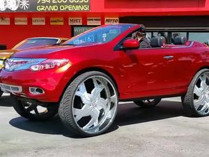 Wow! Mobil Ini Pakai Pelek Raksasa 34 Inci