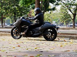 Honda Setop Penjualan Moge Futuristik NM4 Vultus
