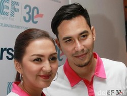 Cara Keluarga Darius dan Donna Tetap Harmonis