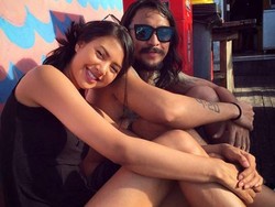 Ello Tulis Soon Saat Posting Foto Mesra, Aurelie Kasih Emoticon Cincin