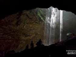 Cahaya Surga nan Fotogenik di Gua Jomblang