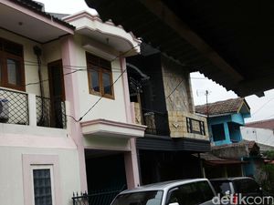 Ini Rumah Pengoplos Miras Yang Digerebek Polisi