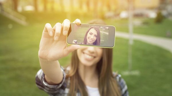 Bahaya! 13 Hal Ini Jangan Dipamerkan di Medsos