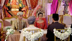 Cantiknya Nina Zatulini Berkebaya Merah di Hari Pernikahan