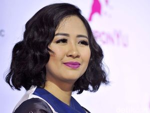 Astrid Masih Bicara Cinta di Album Baru Astrid Masih Bicara Cinta di Album Baru