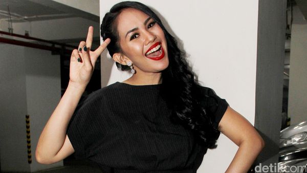 Ultah ke-25, Kartika Putri Happy Banget