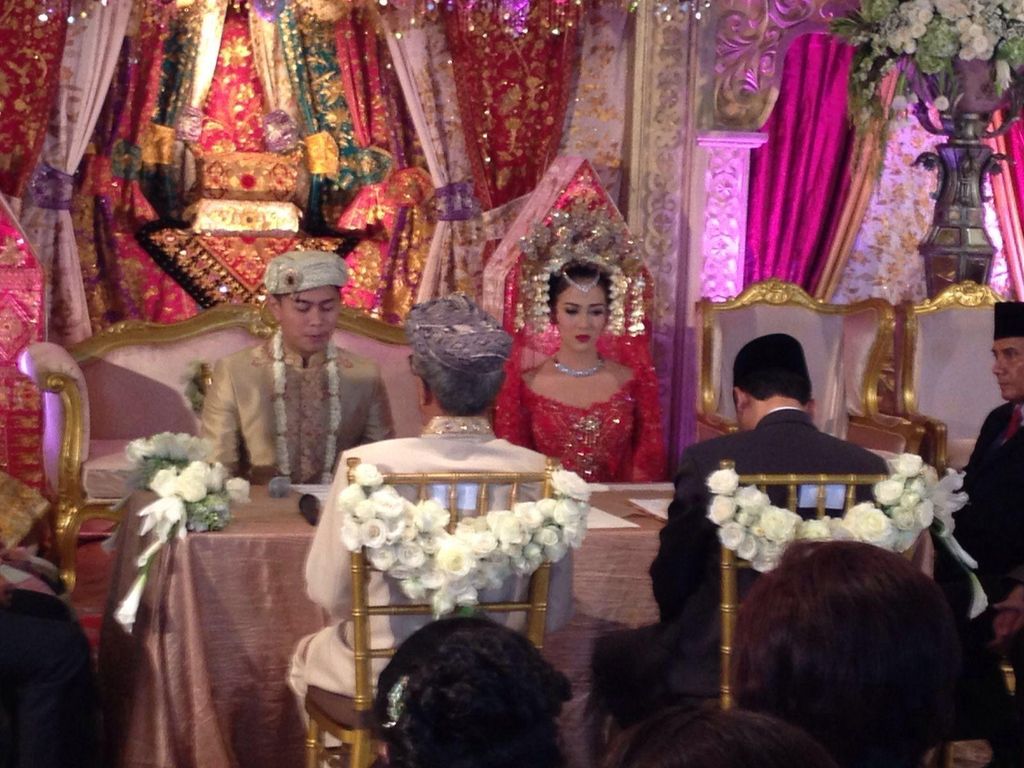 Sah! Nina Zatulini-Chandra Tauphan Resmi Jadi Suami-istri Sah! Nina Zatulini-Chandra Tauphan Resmi Jadi Suami-istri