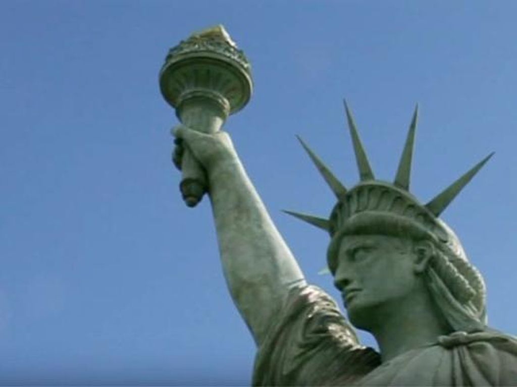 Berburu Suvenir di Statue Island Amerika Serikat Berburu Suvenir di Statue Island Amerika Serikat