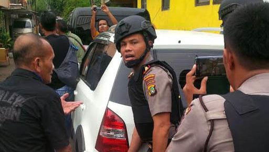Polisi Tembak Bandar Narkoba di Johar Baru Polisi Tembak Bandar Narkoba di Johar Baru