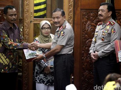 Polri Beri Santunan Keluarga Korban Bom Thamrin