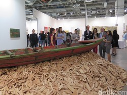 Pengunjung Art Stage Singapore 2016 Kagum dengan Perahu Si Dukun