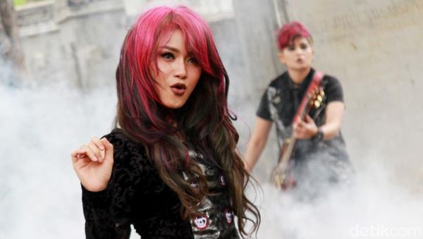 The Virgin Tampil Gothic