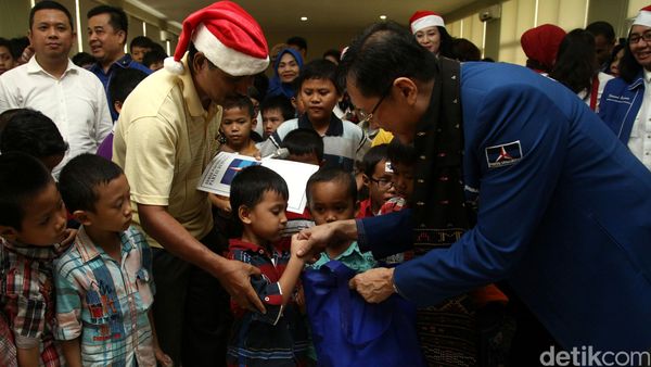 DPP Demokrat Rayakan Natal di Panti Asuhan