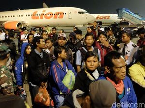 Ratusan Eks Gafatar Tiba di Bandara Juanda