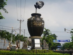 Ada Guci Terbang di Pusat Kota Purwakarta
