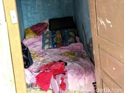 Pengap dan Bau, Begini Penampakan Toilet Tempat Tinggal Nenek Oon