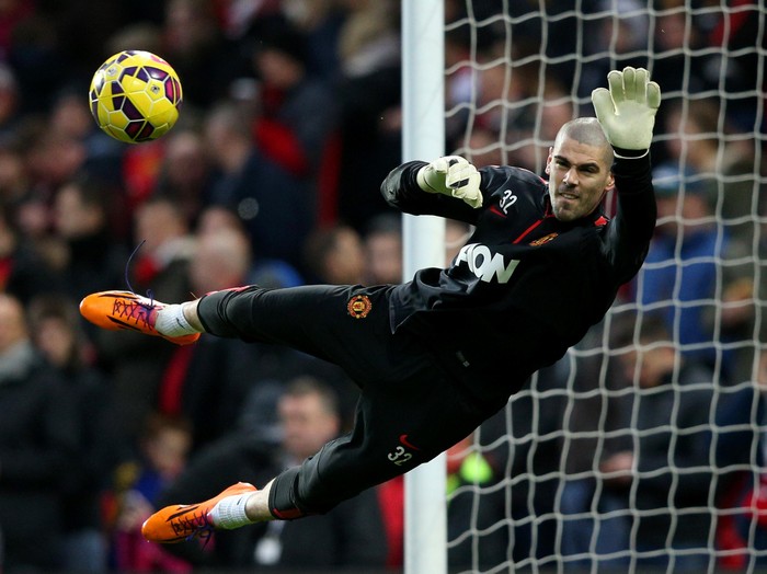 MANCHESTER, ENGLAND - JANUARY 11:  Victor Valdes of Manchester United takes part in the warm-up before the Barclays Premier League match between Manchester United and Southampton at Old Trafford on January 11, 2015 in Manchester, England.  (Photo by Clive Mason/Getty Images)