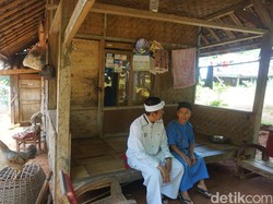 Didatangi Bupati Purwakarta, Mak Eli Kaget Dapat Bantuan Bedah Rumah