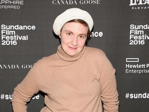 Bikin Heboh Gara-gara Cium Brad Pitt, Lena Dunham Buka Suara Bikin Heboh Gara-gara Cium Brad Pitt, Lena Dunham Buka Suara