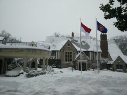 Hari Kedua Badai, Salju di Washington DC Setinggi Lutut Orang Dewasa