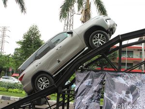 Si Jagoan Tanjakan, SUV Mana yang Tenaganya Besar?