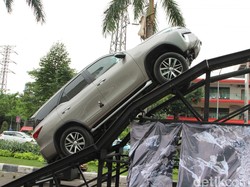 Menanjak 47 Derajat Pakai All New Fortuner, Cuma Bisa Lihat Langit