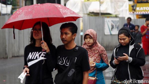Hujan, CFD Sepi Pengunjung