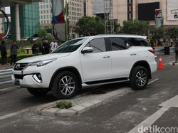 Bisa Dicontoh! Politisi Ini Sumbang Fortuner Jadi Ambulans Penolong Pasien COVID-19