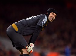 Cedera Hamstring, Cech Absen Lawan Spurs