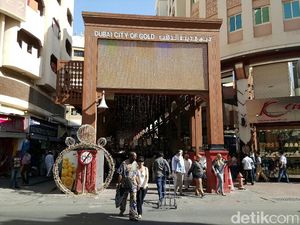 Pasar di Dubai, Jual Baju dari Emas