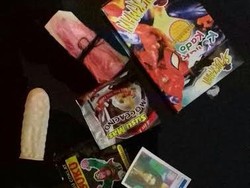 Polres Bekasi Telusuri Asal Jajanan Kotak Kado Berisi Kondom