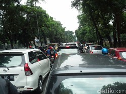 Macet Lenteng Agung Tambah Panjang, Kendaraan Mengular Sejak di UI